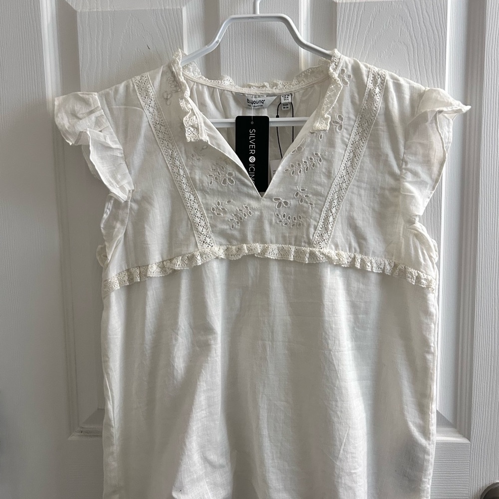 Silver & Co. Delicate White Lace Blouse